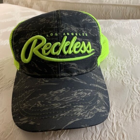 YOUNG & RECKLESS  SNAPBACK BALL CAP - Picture 1 of 1